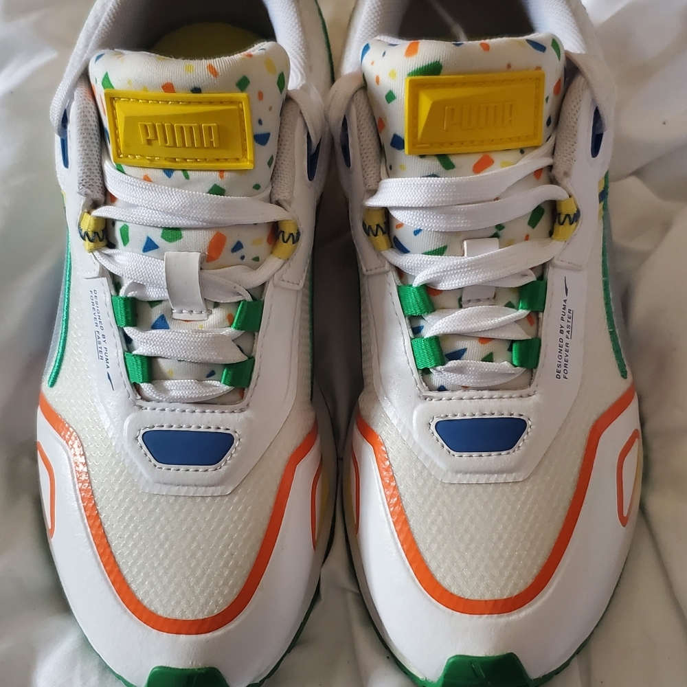 Boy's grade school puma sneakers